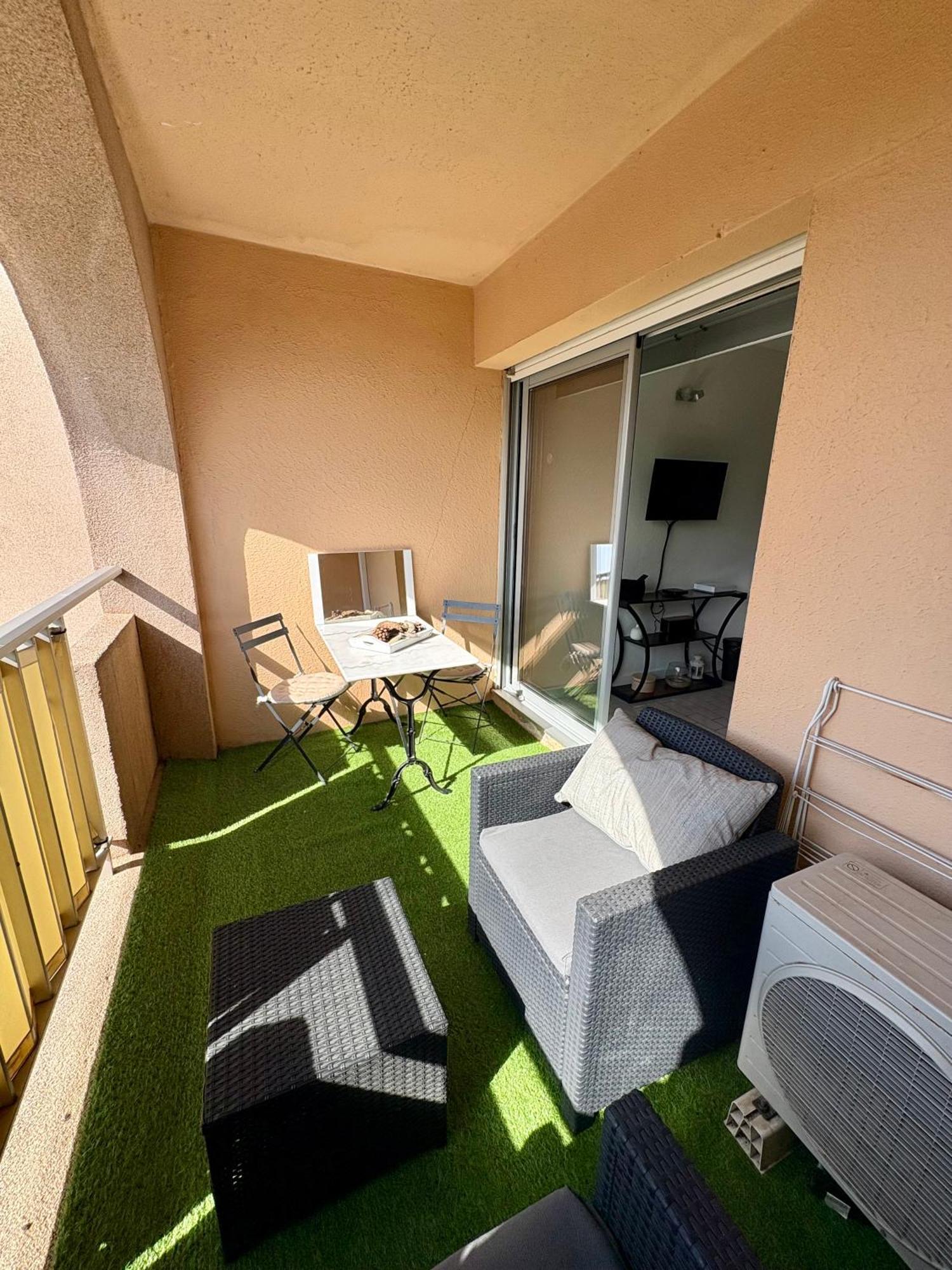 Sejour Au Port Apartman Hyères Kültér fotó